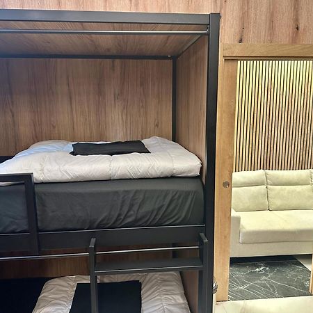 Velvet Hostels Pacifico Мадрид Екстериор снимка