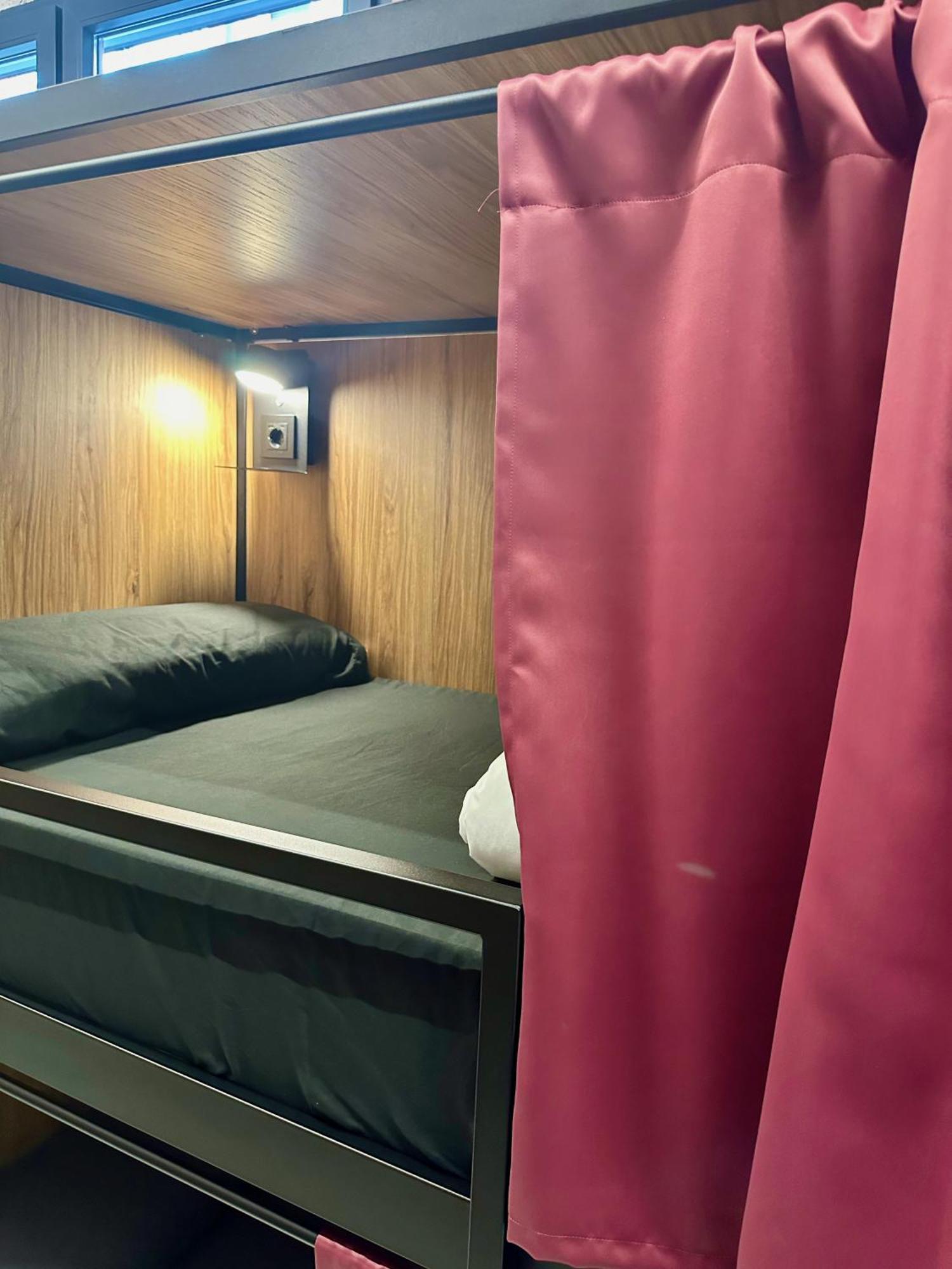 Velvet Hostels Pacifico Мадрид Екстериор снимка