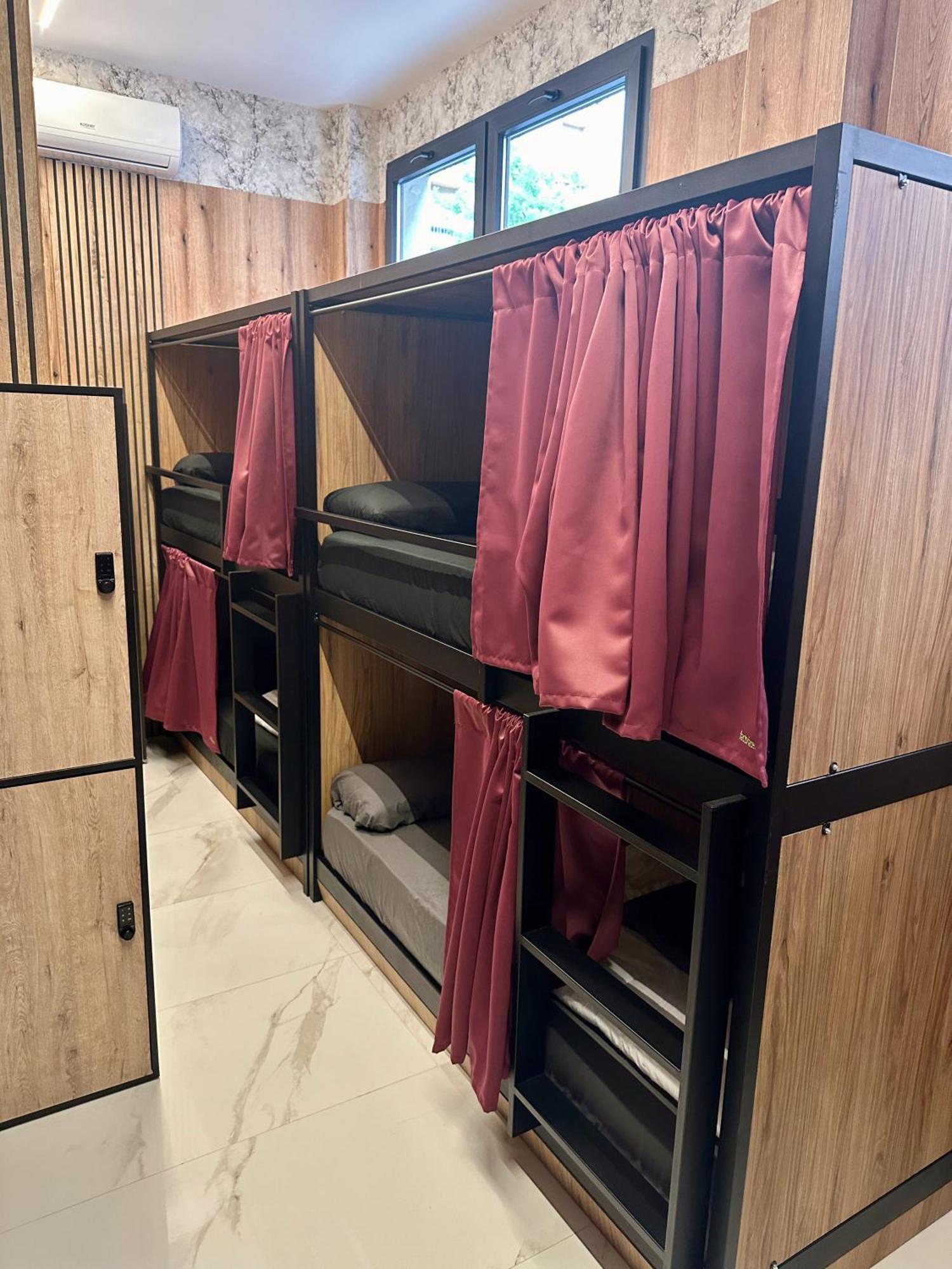Velvet Hostels Pacifico Мадрид Екстериор снимка