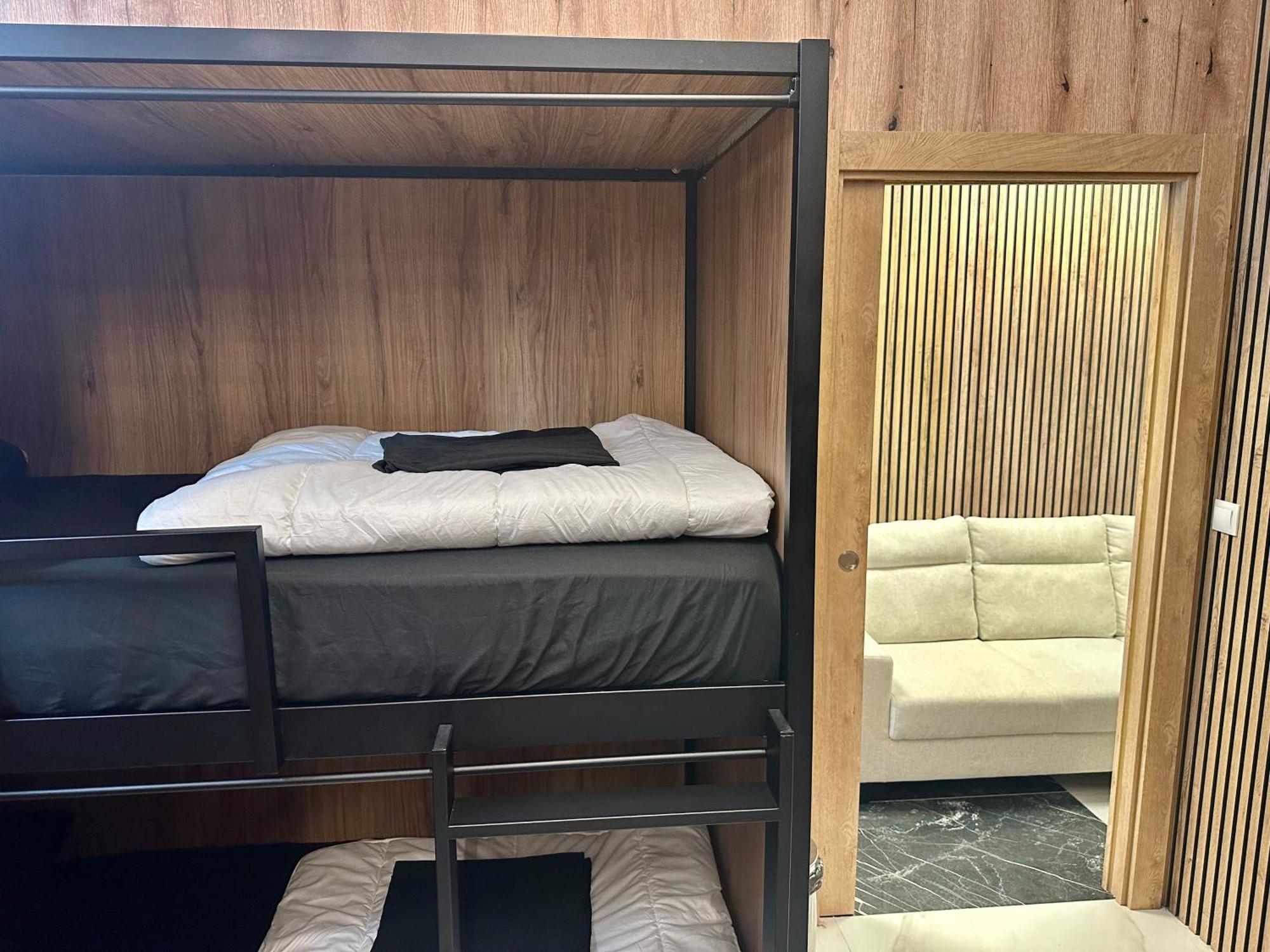 Velvet Hostels Pacifico Мадрид Екстериор снимка